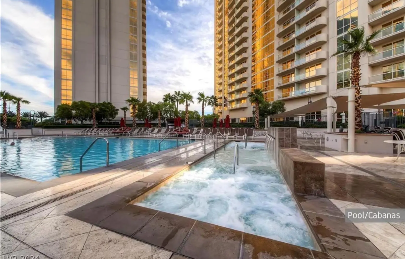 Las Vegas Penthouse With Strip Views - Sleeps 6 - Walk Out Balcony