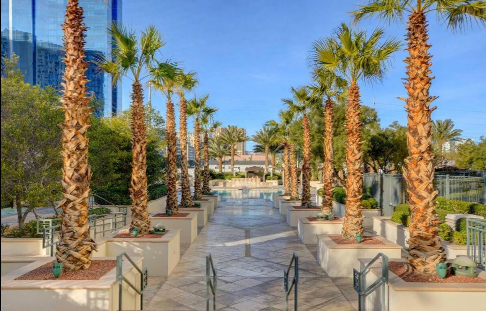 Las Vegas Penthouse With Strip Views - Sleeps 6 - Walk Out Balcony شقة فندقية