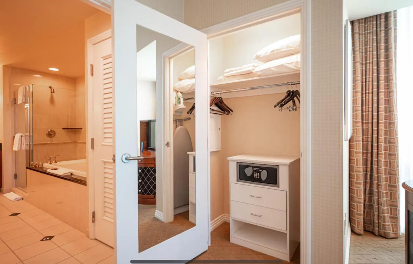 Las Vegas Penthouse With Strip Views - Sleeps 6 - Walk Out Balcony 0*, لاس فيغاس
