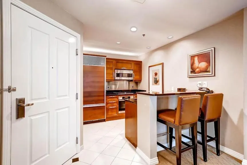 Las Vegas Penthouse With Strip Views - Sleeps 6 - Walk Out Balcony 0*, لاس فيغاس
